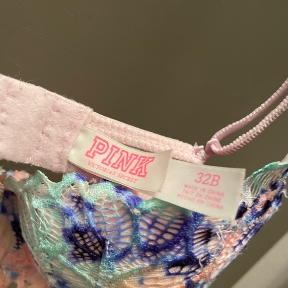 Lacy VS Pink Bra - Picture 3 of 3